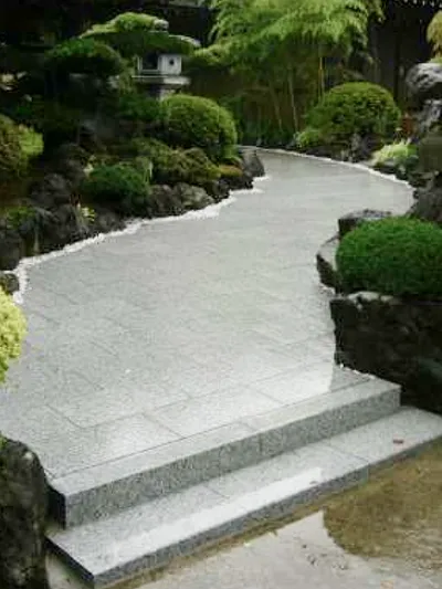 Ｔ様邸通路入口の石張り施工